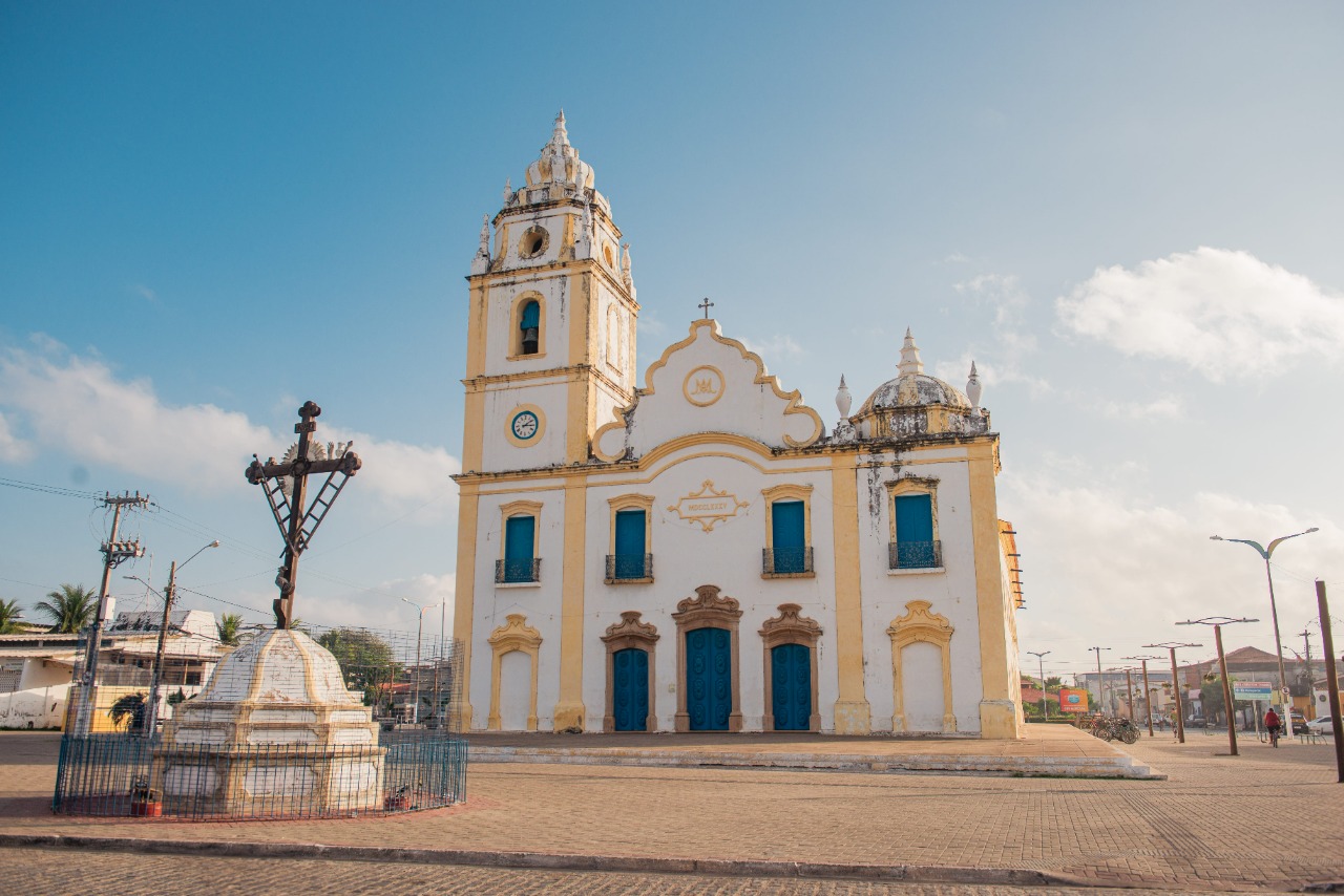 Cidade histórica: fundada entre o Rio Jaguaribe e o Oceano Atlântico, a história de Aracati se confunde com o desenvolvimento econômico do Ceará, tendo seu patrimônio histórico como testemunha