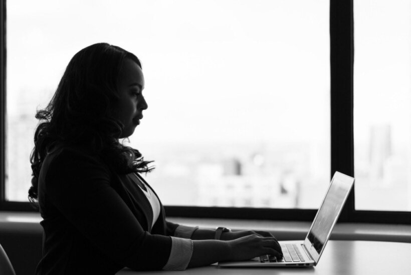 Mulheres na tecnologia: presença cresce, mas equidade no setor ainda é desafio no Brasil